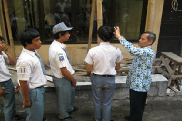 9 Teknik Mendisiplinkan Siswa di Sekolah, Salah Satunya Beri Pujian