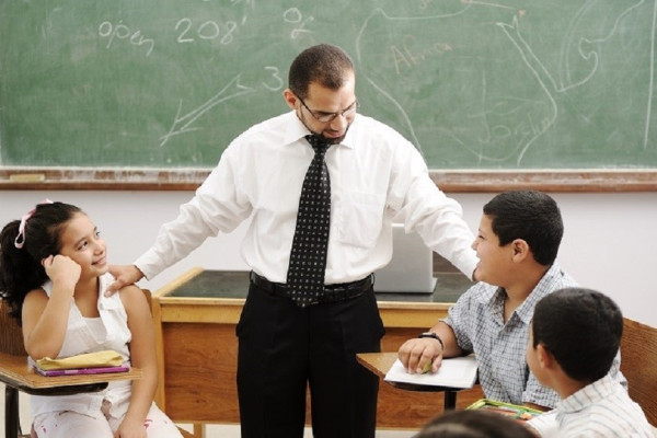 9 Teknik Mendisiplinkan Siswa di Sekolah, Salah Satunya Beri Pujian