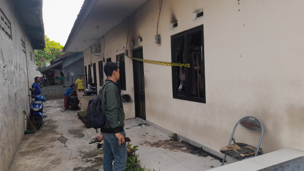 Penampakan Rumah Hangus Akibat Suami Bakar Istri dan 2 Anak di Cakung