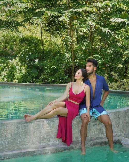 5 Potret Kebersamaan Wulan Guritno dan Sabda Ahessa yang Diduga Putus usai Hapus Foto di IG