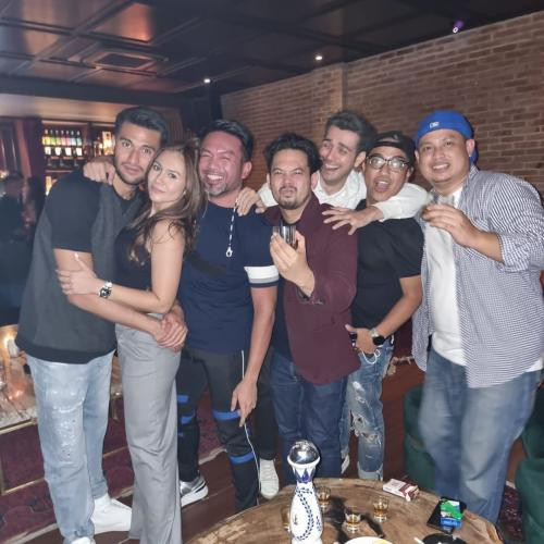5 Potret Kebersamaan Wulan Guritno dan Sabda Ahessa yang Diduga Putus usai Hapus Foto di IG