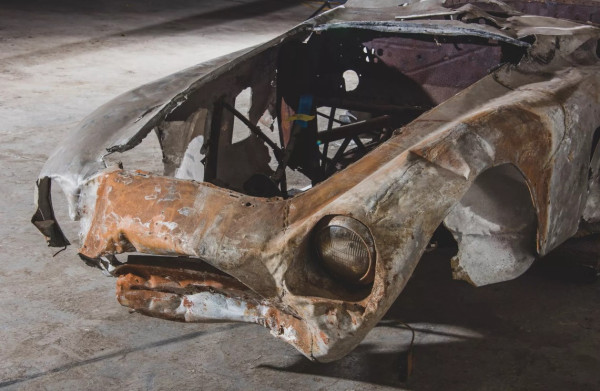 Rongsokan Mobil Bekas Terbakar Ini Dihargai Rp30 Miliar, Kok Bisa?