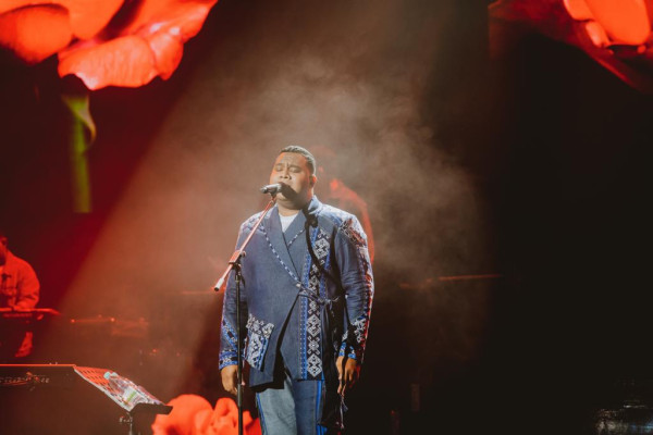 Etnik! Gaya Fashion Andmesh Kamaleng saat Konser di Malaysia