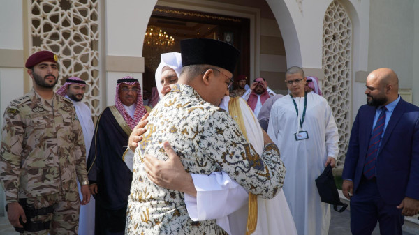 Momen Hangat Anies Baswedan dan Sekjen Liga Muslim Dunia Bertemu di Jeddah
