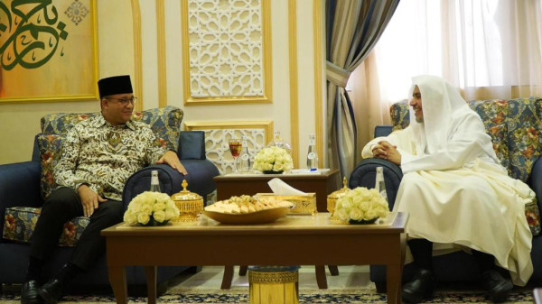 Momen Hangat Anies Baswedan dan Sekjen Liga Muslim Dunia Bertemu di Jeddah