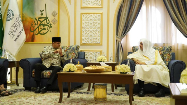 Momen Hangat Anies Baswedan dan Sekjen Liga Muslim Dunia Bertemu di Jeddah