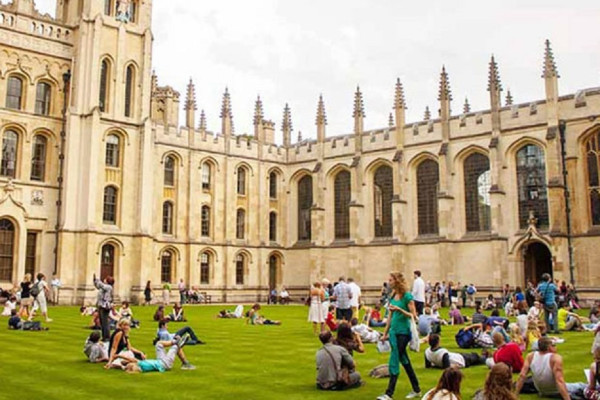 Perbandingan Universitas Harvard dan Universitas Oxford, Mana yang Lebih Unggul?