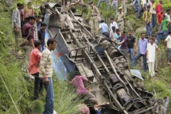 9 Kecelakaan Bus Terparah di India, Nomor 6 Angkut Rombongan Pernikahan yang Jatuh ke Sungai