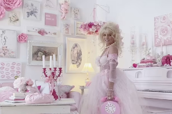 Rela Hidup Jomblo, Nenek 54 Tahun Ini Berambisi Jadi Barbie Sejati