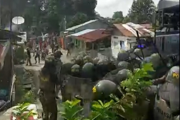 Mencekam! Bentrok Pecah di Batam, 1 Prajurit Brimob Dipanah
