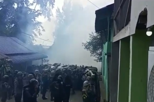 Penampakan Bentrok di Batam saat Penggusuran Lahan