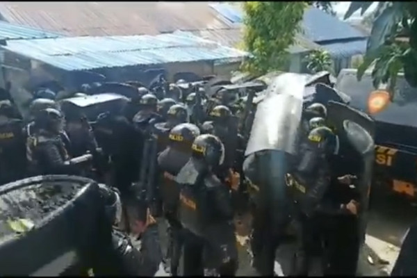 Penampakan Bentrok di Batam saat Penggusuran Lahan