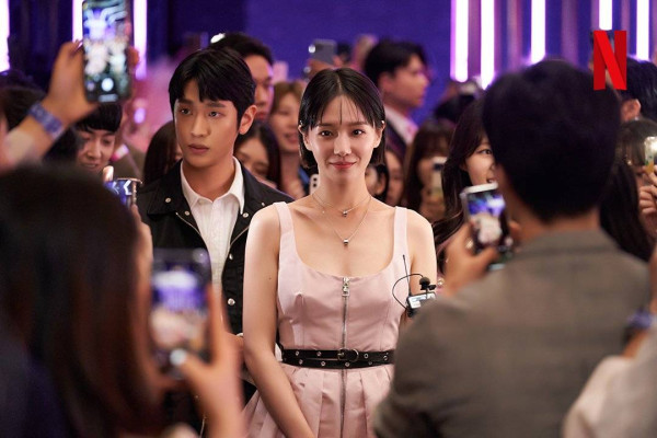 6 Fakta Menarik Drama Korea Celebrity, Sutradara Pantau Medsos