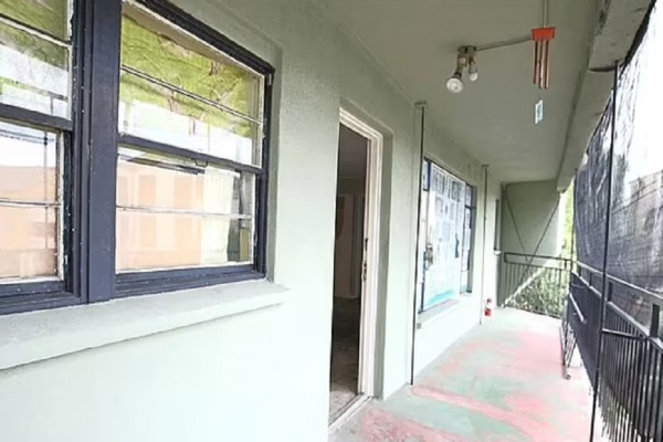 Rumah Unik di bawah Jalan dan di atas Jembatan Terjual Rp6,4 Miliar