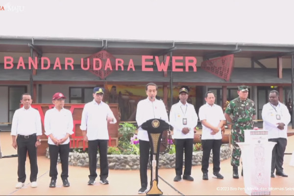 Presiden Jokowi Resmikan Bandara Ewer Papua Selatan, Dorong Asmat Semakin Berkembang dan Maju