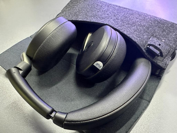 Review Jabra Evolve2 65 Flex dan Senjata Anti Bising Canggihnya