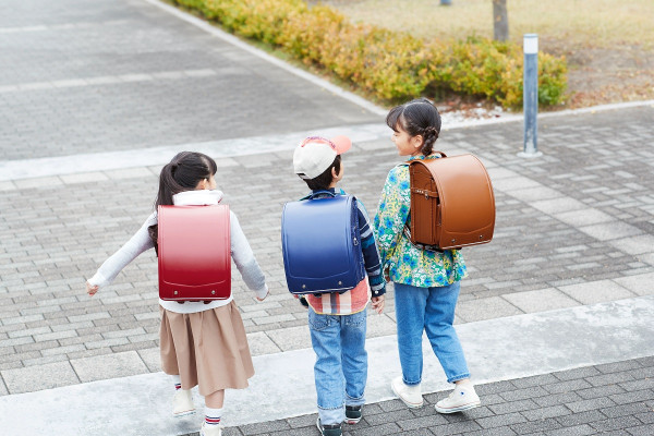 Randoseru, Ransel Unik dan Canggih yang Bikin Anak-anak Jepang Nyaman Berangkat Sekolah