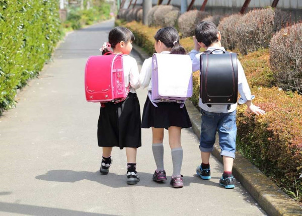 Randoseru, Ransel Unik dan Canggih yang Bikin Anak-anak Jepang Nyaman Berangkat Sekolah