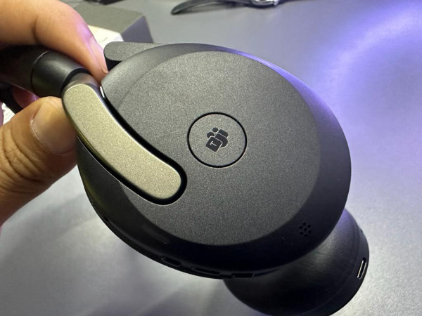 Review Jabra Evolve2 65 Flex dan Senjata Anti Bising Canggihnya
