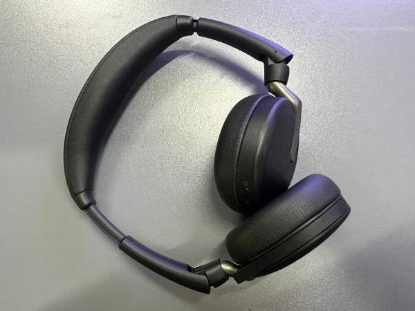 Review Jabra Evolve2 65 Flex dan Senjata Anti Bising Canggihnya