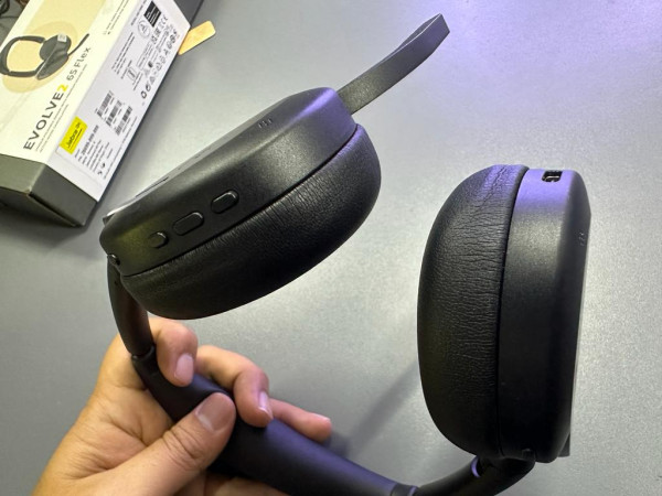 Review Jabra Evolve2 65 Flex dan Senjata Anti Bising Canggihnya