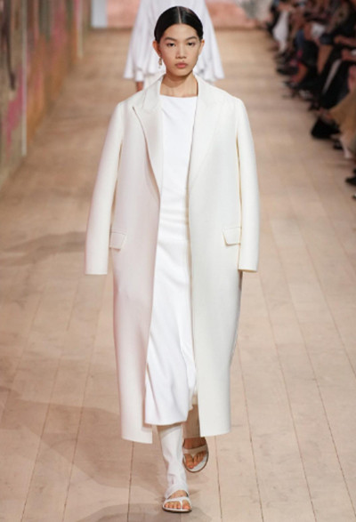 Model Indonesia Jacey Philana Bawakan Koleksi Baru Dior dan Maison Valentino di Paris Couture Week 2023