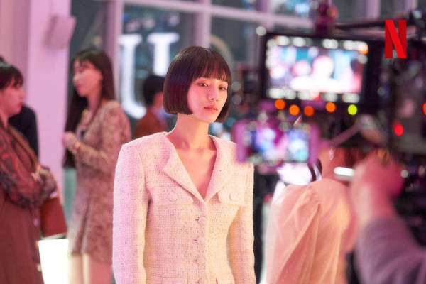 14 Harga Outfit Park Gyu-Young dalam Drakor Celebrity