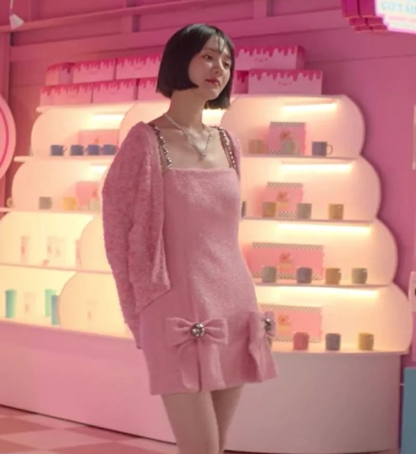 14 Harga Outfit Park Gyu-Young dalam Drakor Celebrity