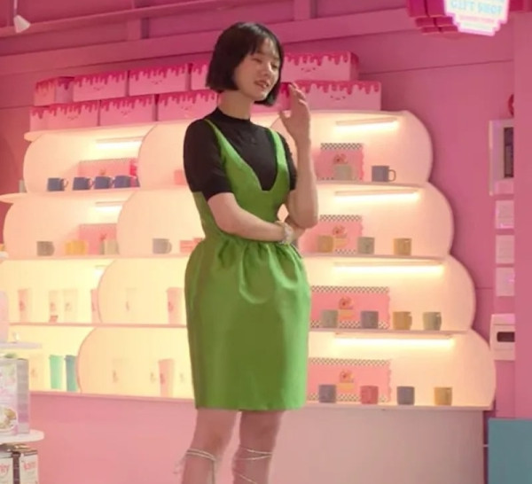 14 Harga Outfit Park Gyu-Young dalam Drakor Celebrity