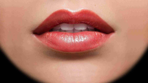 Rekomendasi Warna Lipstik untuk si Kulit Sawo Matang
