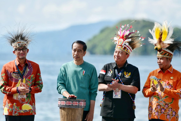 Momen Presiden Jokowi Buka Papua Street Carnival Ditemani Kepala BIN