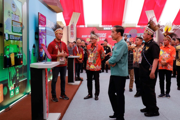 Momen Presiden Jokowi Buka Papua Street Carnival Ditemani Kepala BIN