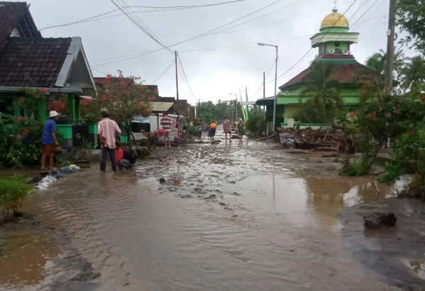 Diterjang Banjir Lahar Dingin Semeru, 493 Warga Lumajang Mengungsi