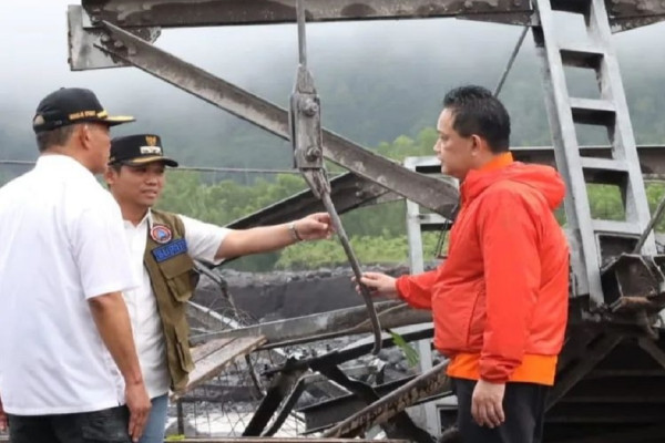 Jembatan Kali Regoyo Putus Diterjang Banjir Lahar Semeru, Puluhan Keluarga Masih Terisolir