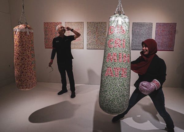 Kunjungi Art Jog Bersama Istri, Ganjar: Luar Biasa!