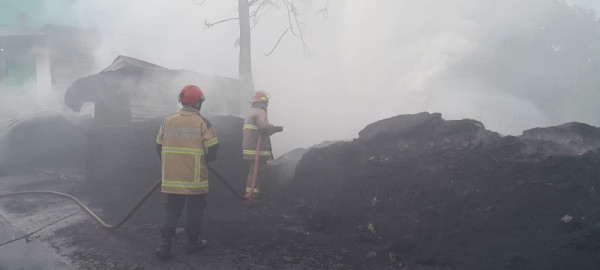 Lapak Rongsokan di Bekasi Hangus Terbakar, Kerugian Ditaksir Rp200 Juta