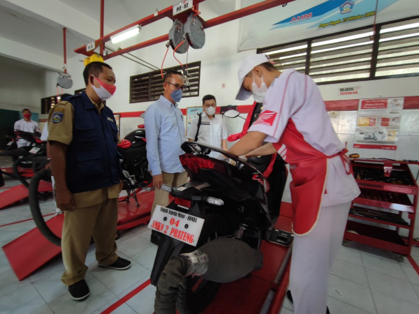 6 Ciri-ciri Anda Harus Ganti Oli Motor Secepatnya