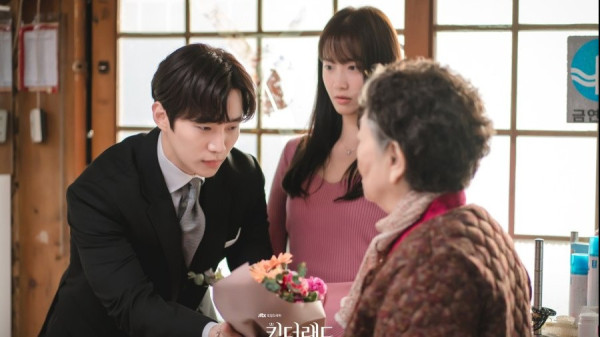 5 Love Language Junho ke YoonA dalam King the Land, Mana yang Paling Bikin Baper?