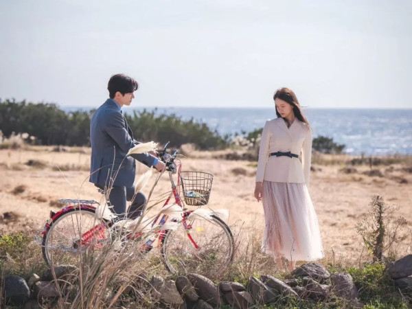 5 Love Language Junho ke YoonA dalam King the Land, Mana yang Paling Bikin Baper?