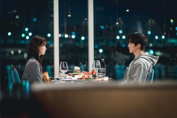 5 Love Language Junho ke YoonA dalam King the Land, Mana yang Paling Bikin Baper?