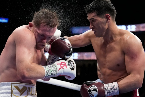 Dmitry Bivol Bakal Naik Ring Lagi pada Oktober 2023