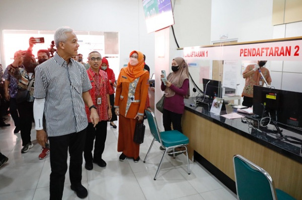 Ganjar Resmikan Lab Stem Cell di Solo, Pasien Tak Perlu Berobat ke Luar Negeri