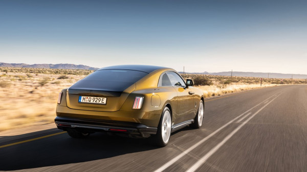Rolls-Royce Ancam Pembeli Spectre untuk Dijual Lagi Masuk Daftar Hitam