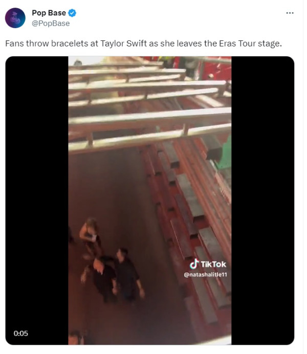 Taylor Swift Dilempar Gelang usai Konser, Nyaris Terkena Kepala