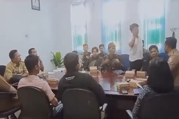 Kericuhan Pecah di Ruang Rapat Dinas Kesehatan Sampang, 1 Dokter Dilarikan ke Rumah Sakit