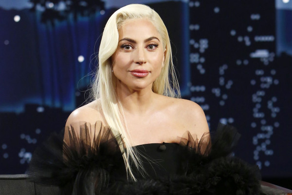 7 Artis Hollywood Ini Pernah Dilempar Barang saat Manggung, Bebe Rexha Ditimpuk HP