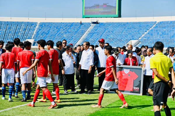 Kata Menpora Dito Ariotedjo Usai Dampingi Presiden Jokowi Tinjau Seleksi Timnas U-17