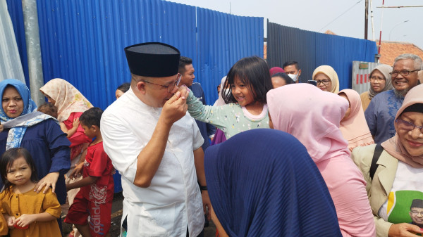 Momen Anies Datangi Kampung Susun Akuarium Disambut Meriah Warga