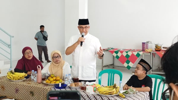 Momen Anies Datangi Kampung Susun Akuarium Disambut Meriah Warga