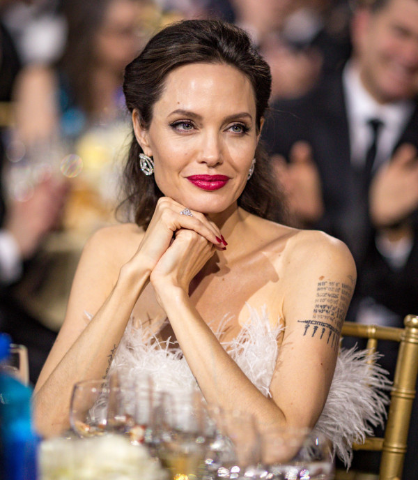 7 Artis Hollywood Ini Punya 2 Kewarganegaraan, Angelina Jolie Kamboja dan Amerika